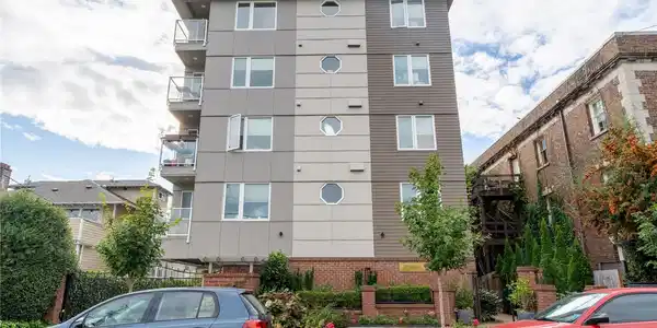 215 14th E