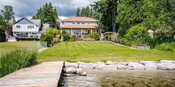 7334 Lakeside SW