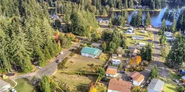 121 E Aspen Place