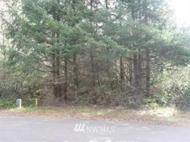 345 Redwood Court SE