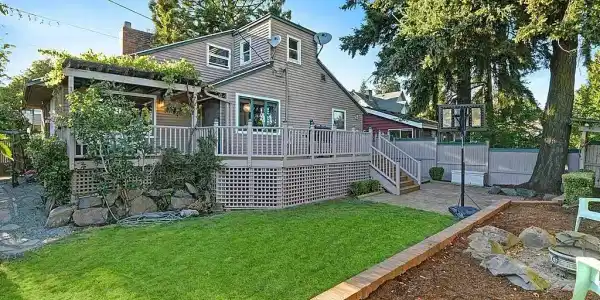 8600 15th Ave NE