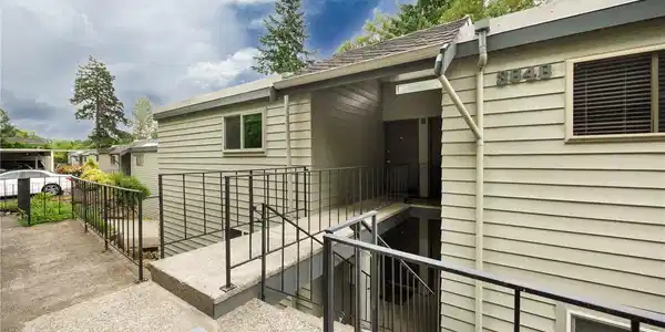 3848 Lake Washington SE