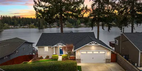 3538 Long Lake SE