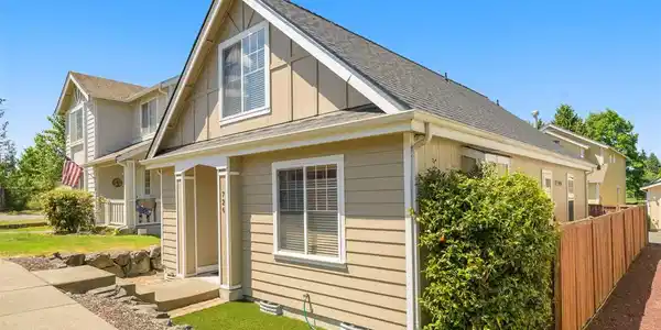 726 29th SE