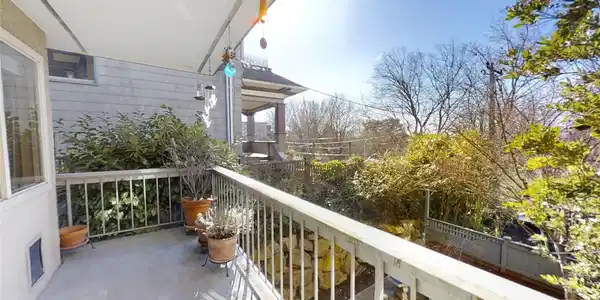 732 11th E