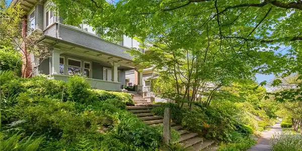 1223 16th Ave E
