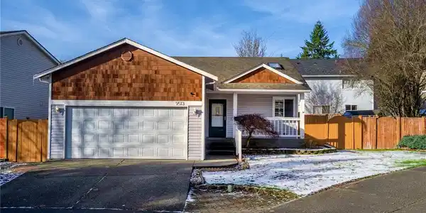 9513 17th NE