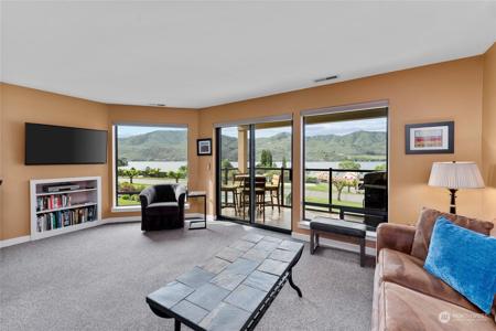 100 Lake Chelan Shores