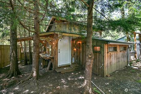 611 E Lakeshore E