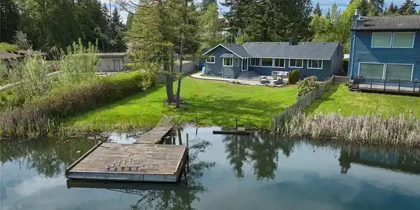 5716 Halls Lake