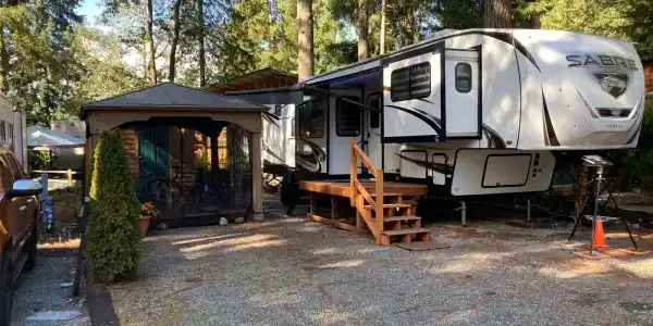 1546 Reservation SE