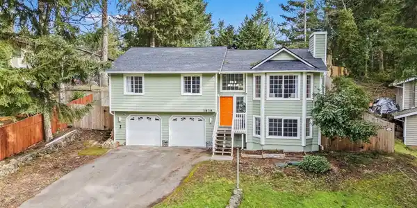 3838 Chum NW