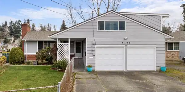 6101 Wapato Lake