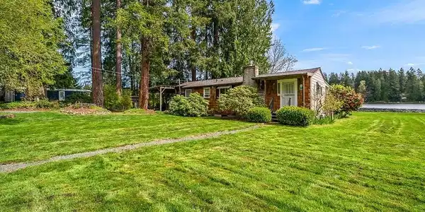13828 Lake Kathleen SE