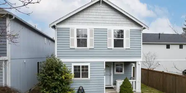 2708 9th SE