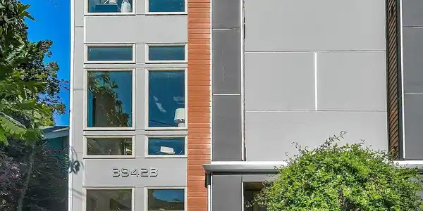 3942 B 1st NE