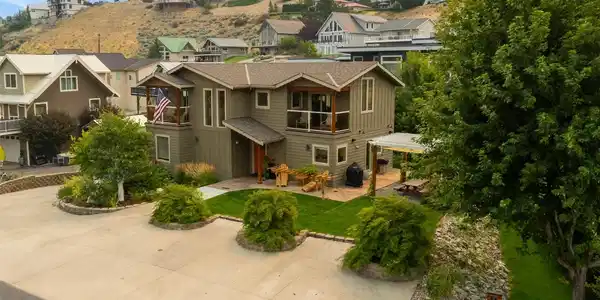 340 Lake Front