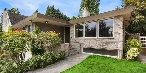 3209 27th W