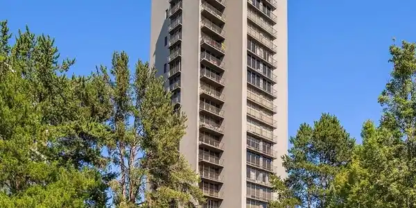 1620 43rd E