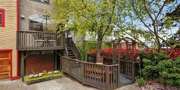 824 Emerson