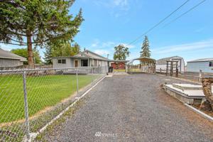 3202 Arrow NE
