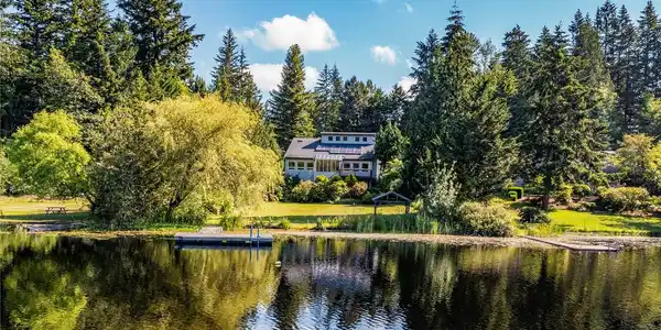 33115 Lake Holm SE