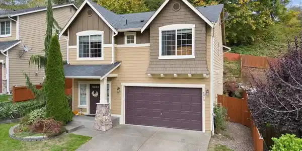 1013 117th SE