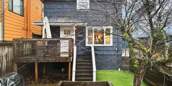 3618 Interlake N