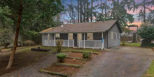 17602 Clear Lake SE