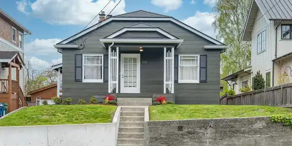 7533 1st NE