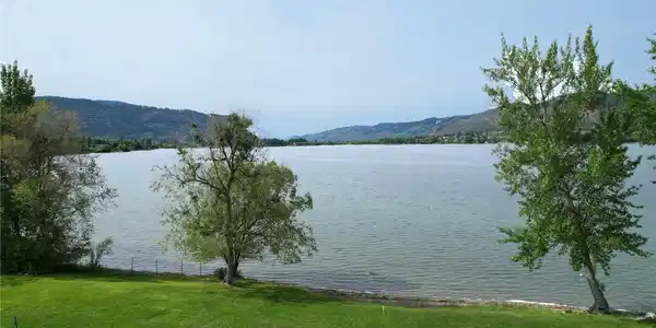 7 Lake House