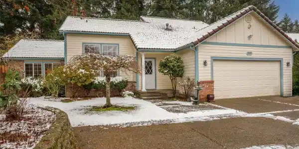 5802 Donegal SE