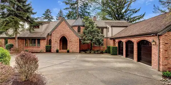 6821 240th Way NE