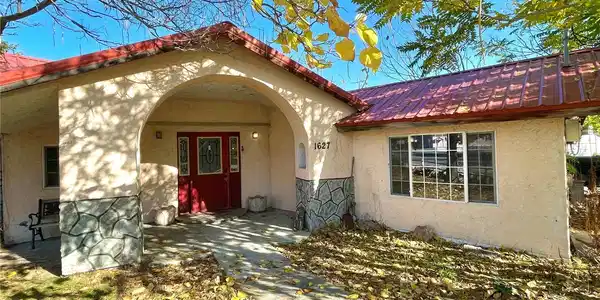 1627 Columbia