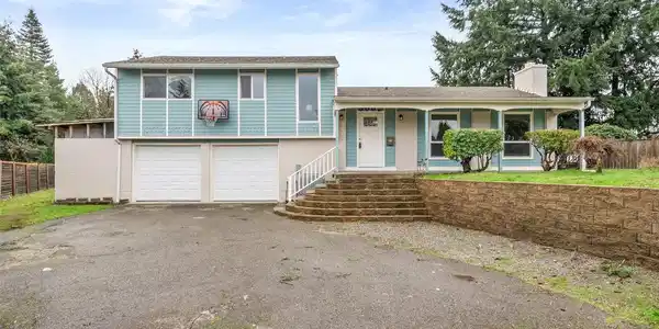 3002 Viewmont