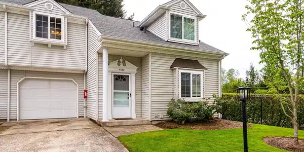 4430 Governor SE