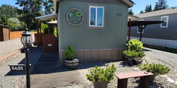 5621 113th E