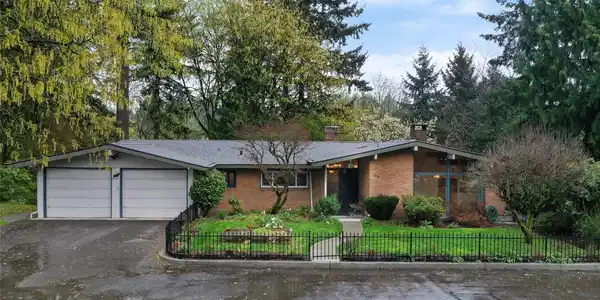 2420 Franklin SE
