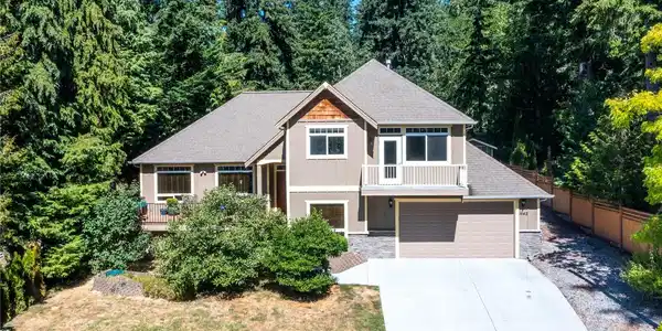 1642 Emerald Lake
