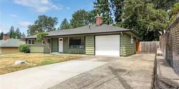 9313 Winona SW