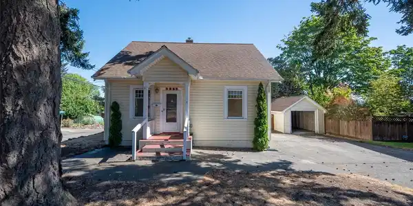 8258 17th NE