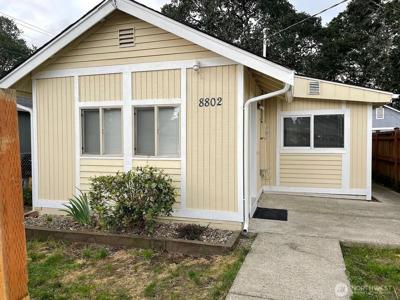 8802 8804 Forest SW