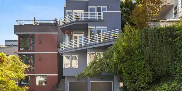 3513 Leschi