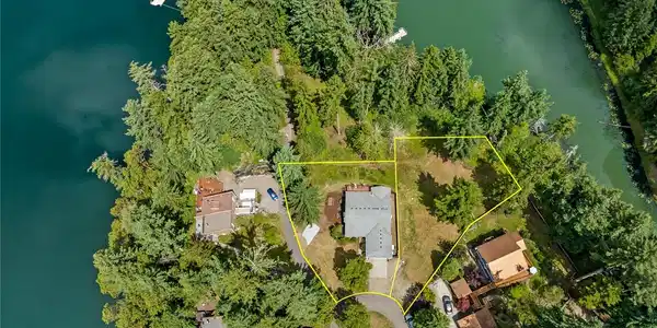 17806 Overlake SE