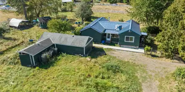 16127 Lake Holm
