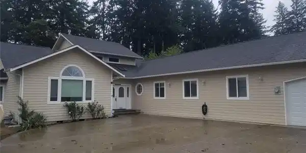 3059 Long Lake SE