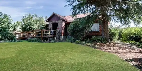 3205 214th E