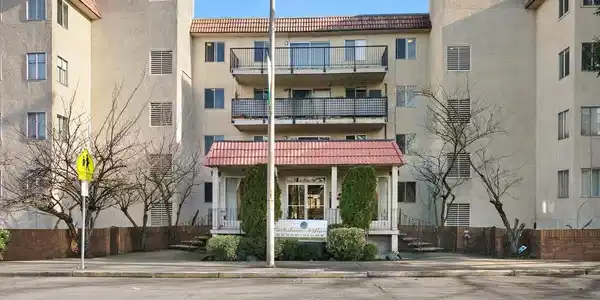 9030 Seward Park S