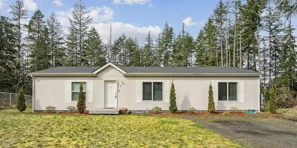1890 E Trails End