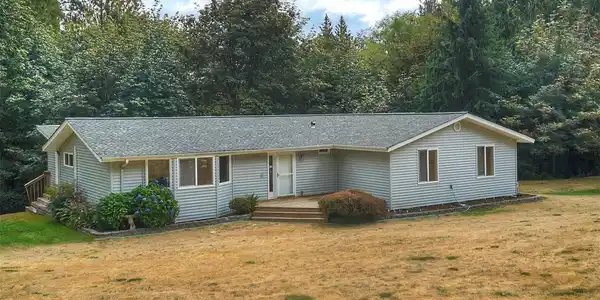 8429 Phillips SE